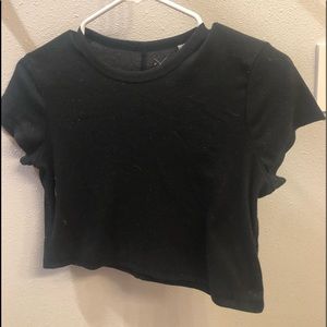 BASIC BLACK TEE